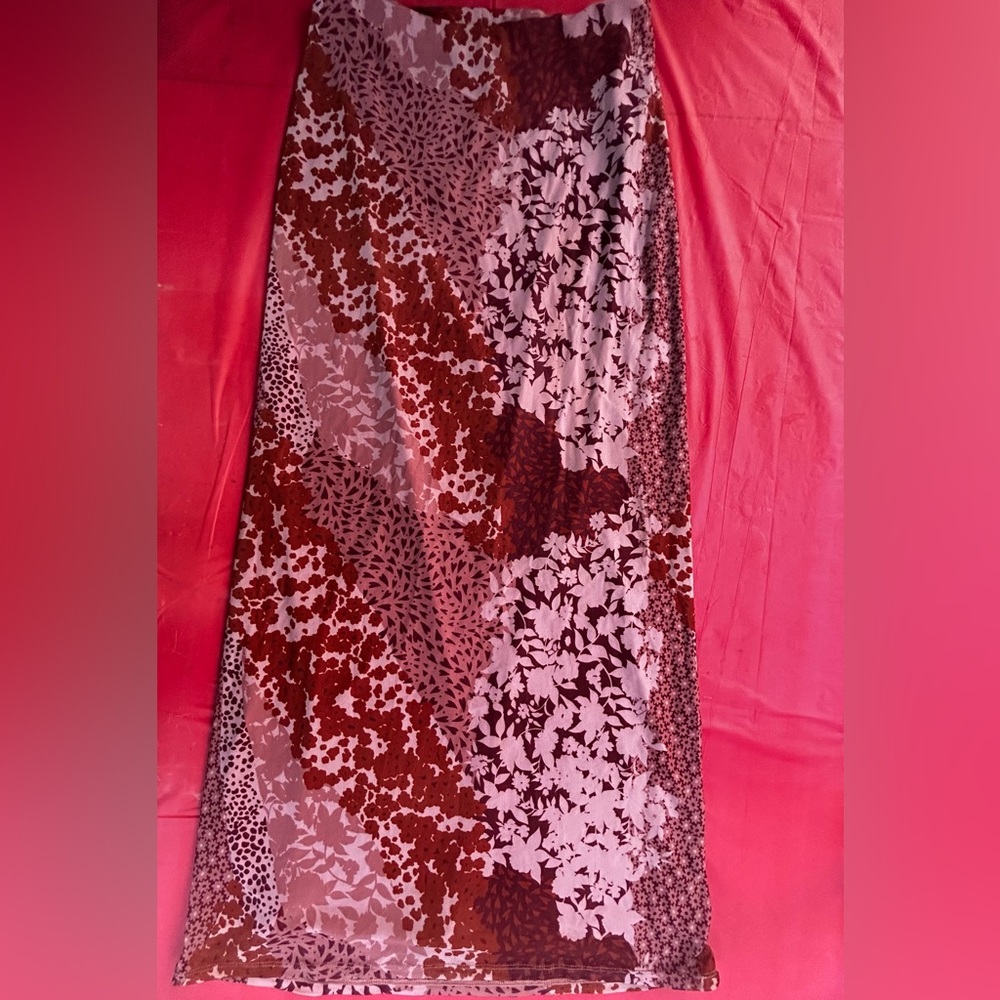 Pink patterned form fitting skirt